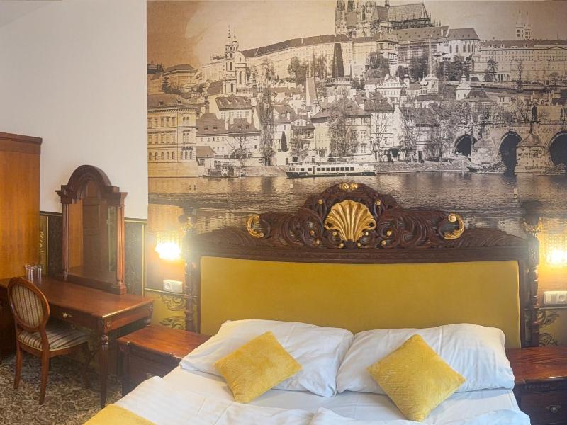 Deluxe Double Room image 3