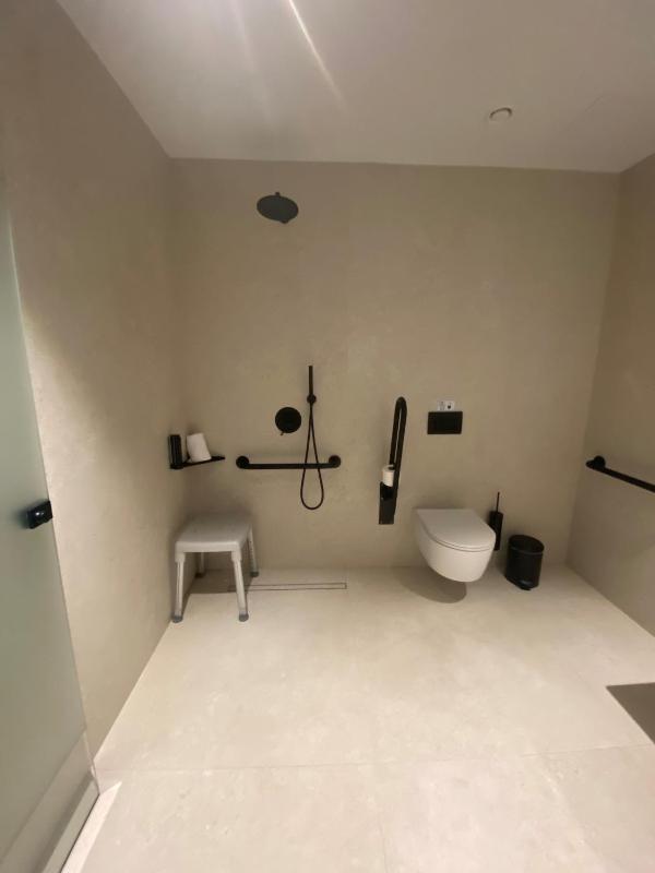 Twin Room - Disability Access image 3