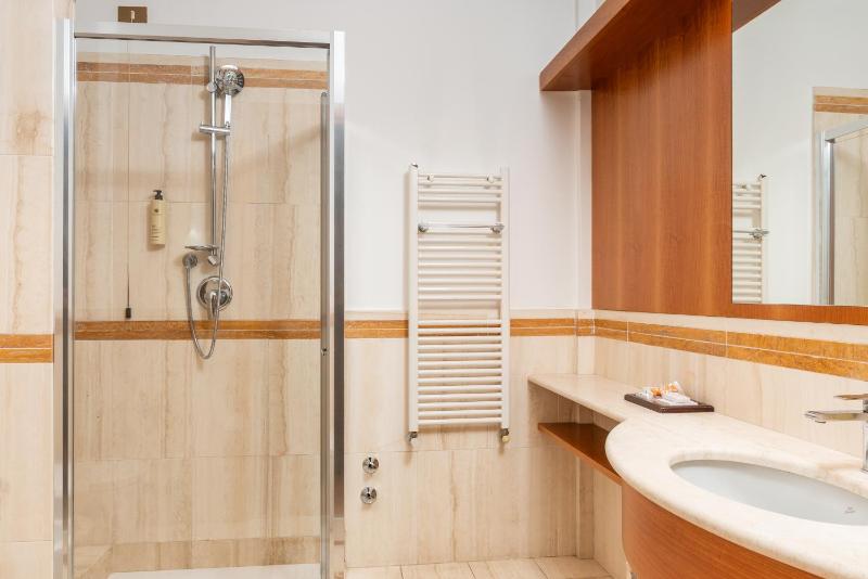 Double or Twin Room image 4