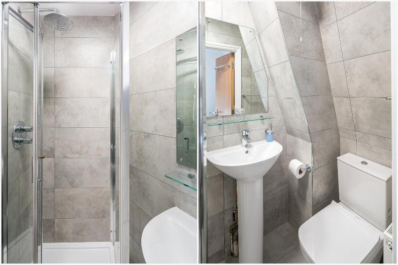 Standard Single Room image 2