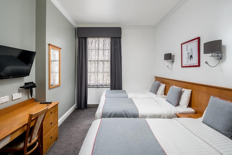 Deluxe Triple Room image 4