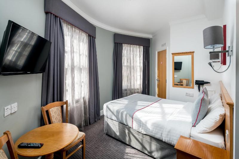 Standard Double Room image 3