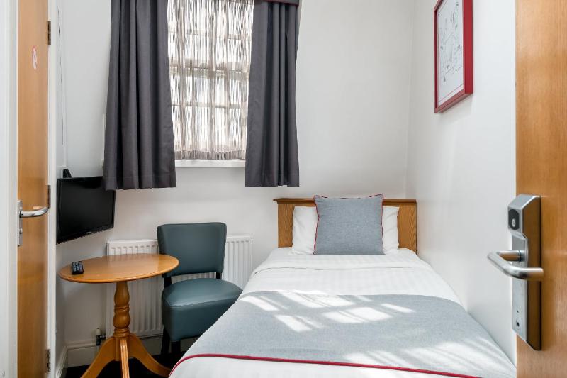 Standard Single Room image 3