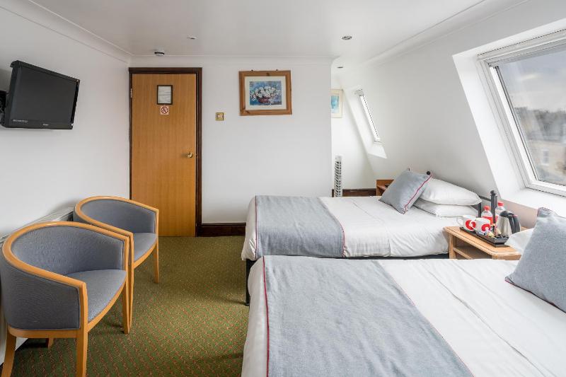 Standard Twin Room image 3