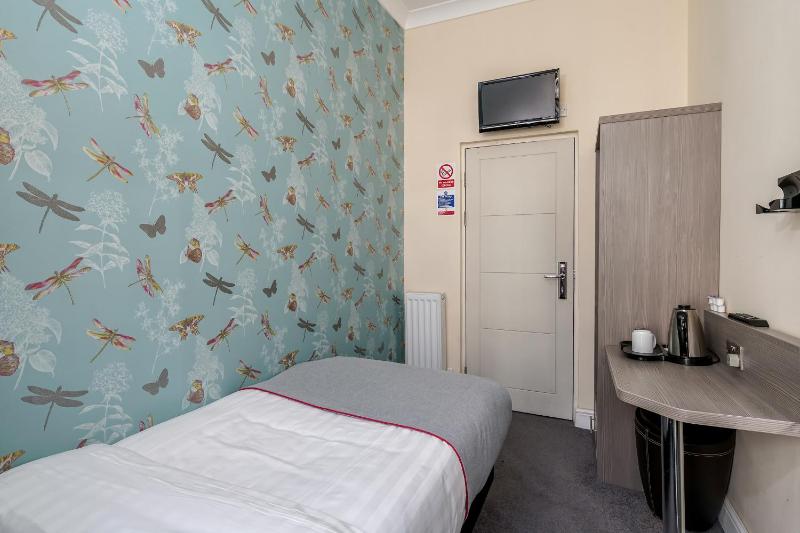 Single Room with Private External Bathroom image 4