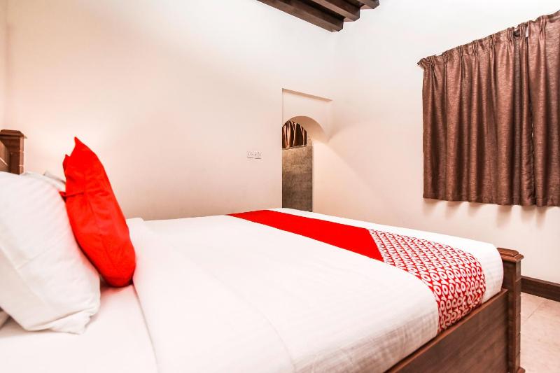 Deluxe Double Room image 3