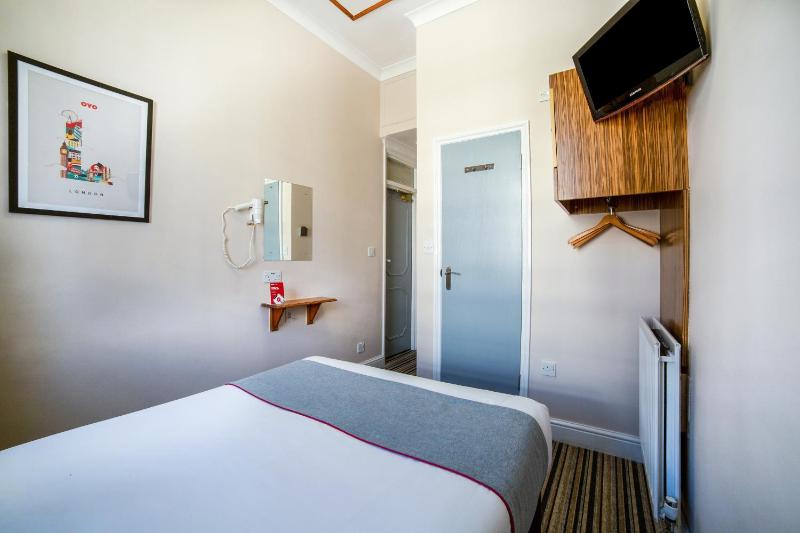 Standard Double Room image 3