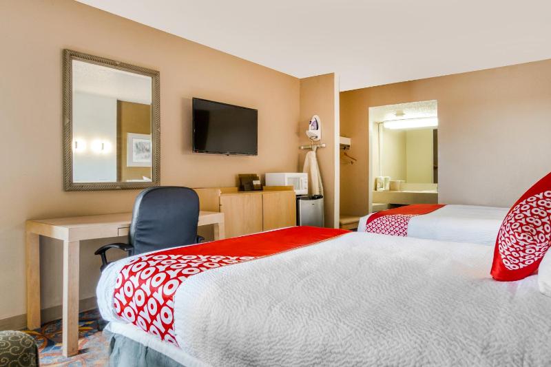 Queen Room with Two Queen Beds image 3