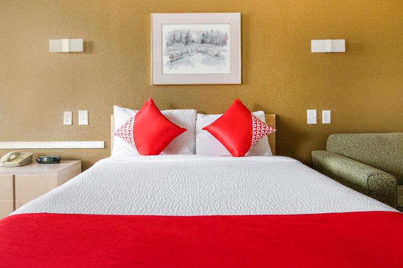 Queen Room image 3
