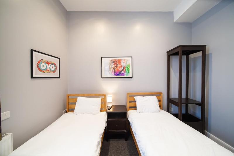 Standard Twin Room image 3