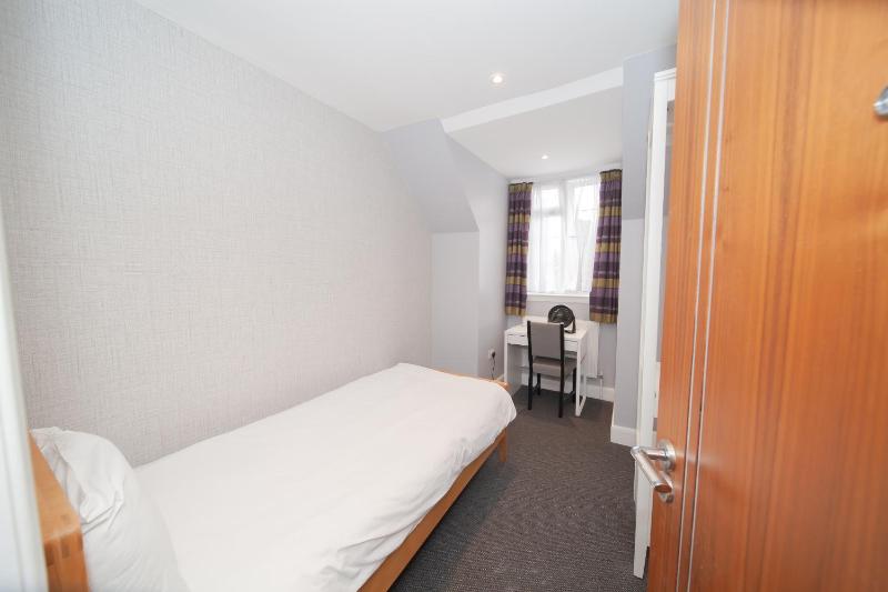 Deluxe Triple Room image 2