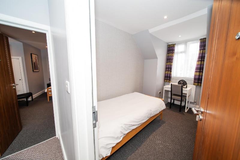Deluxe Triple Room image 1
