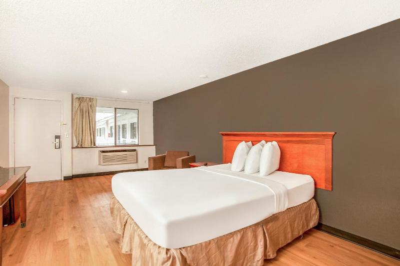 Premium Queen Bed image 3