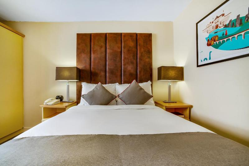 Standard Double Room image 3