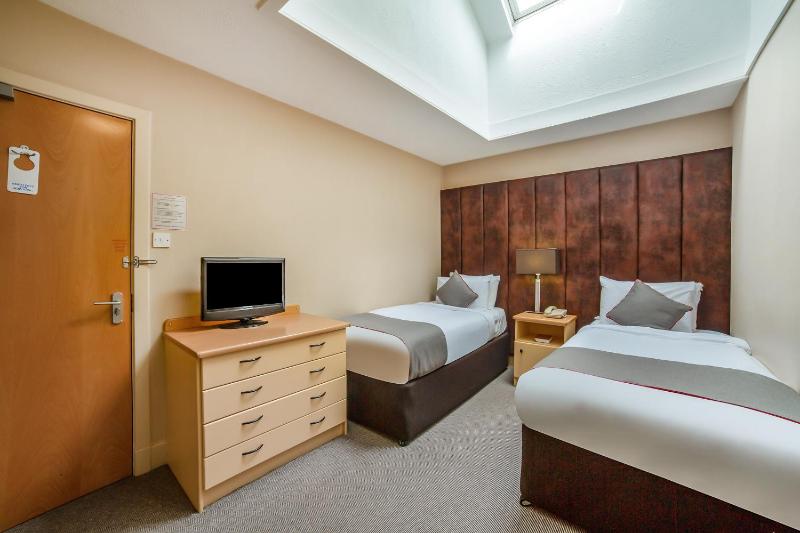 Standard Twin Room image 1
