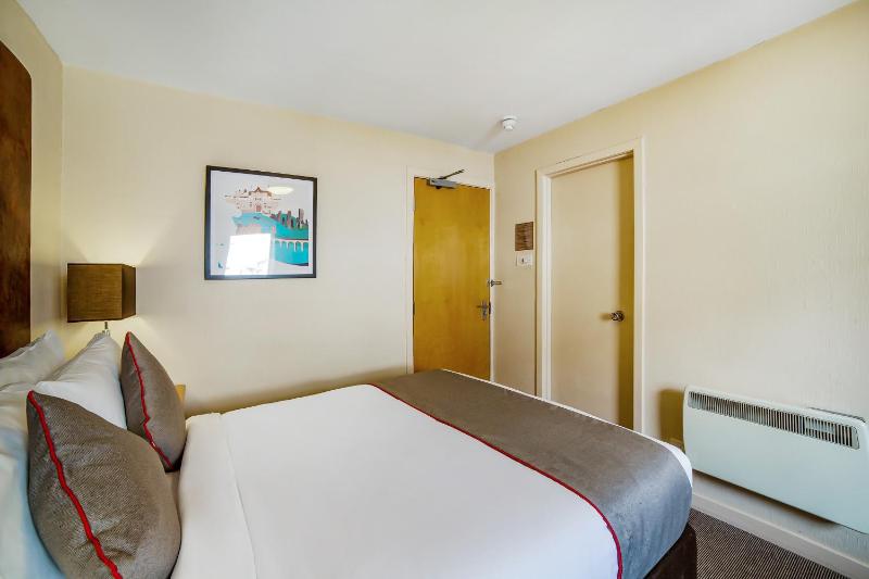 Standard Double Room image 4