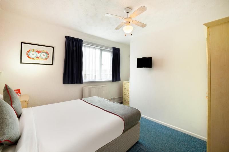Standard Double Room image 3