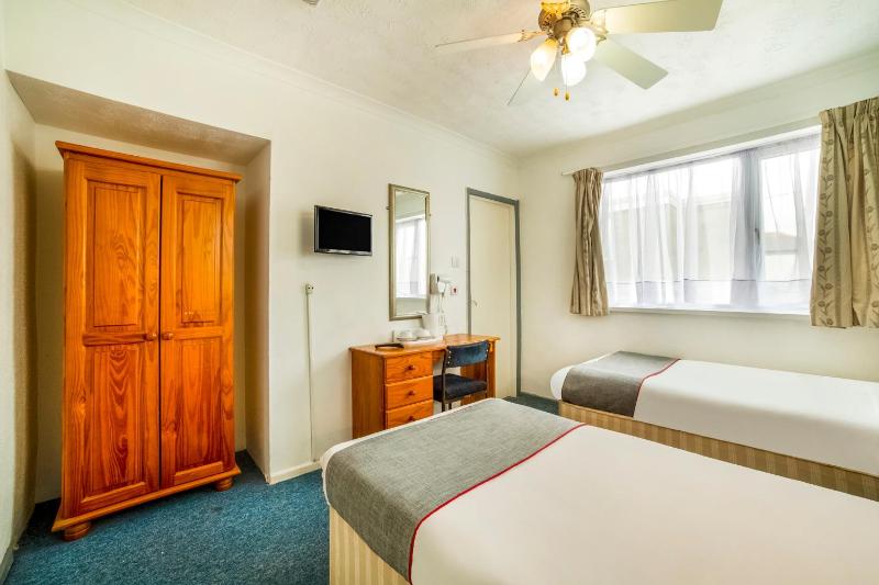 Standard Twin Room image 2