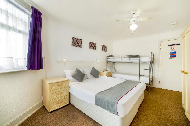 Deluxe Family of 5 Room image 2