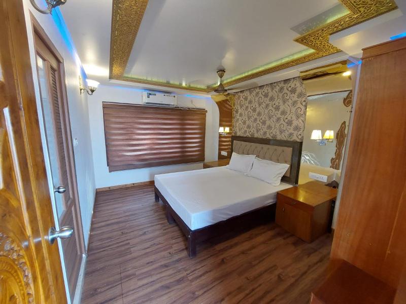 Double Decker Boathouse - image 20