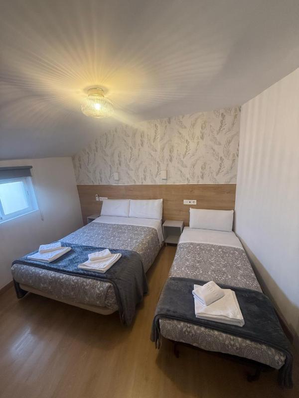 Double Room with Extra Bed image 2