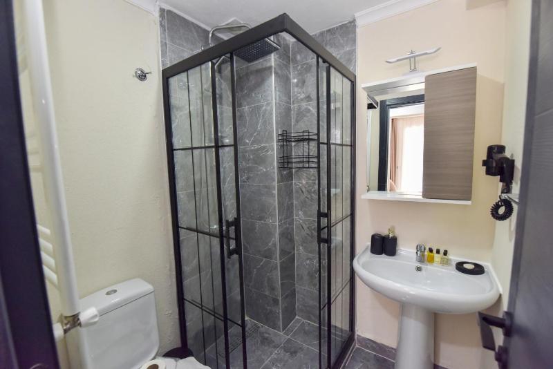 Royalis Boutique Suites - image 35