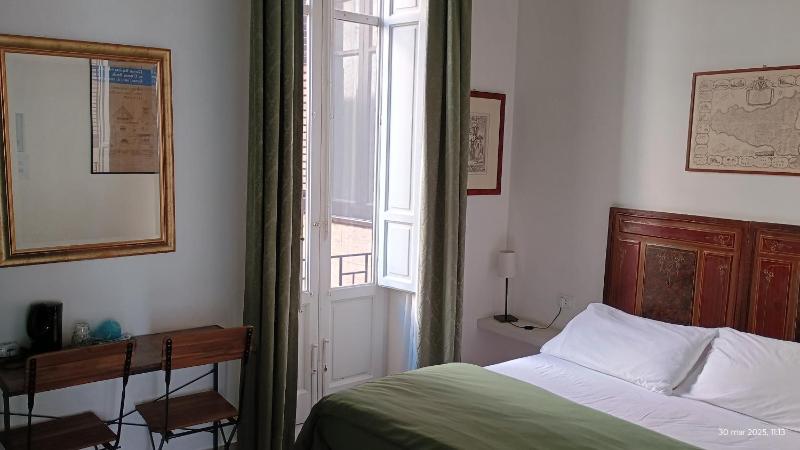 Deluxe Double Room image 4