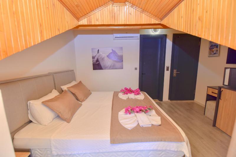 Royalis Boutique Suites - image 26