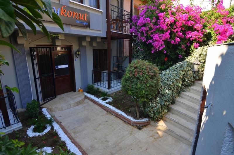 Royalis Boutique Suites - image 10