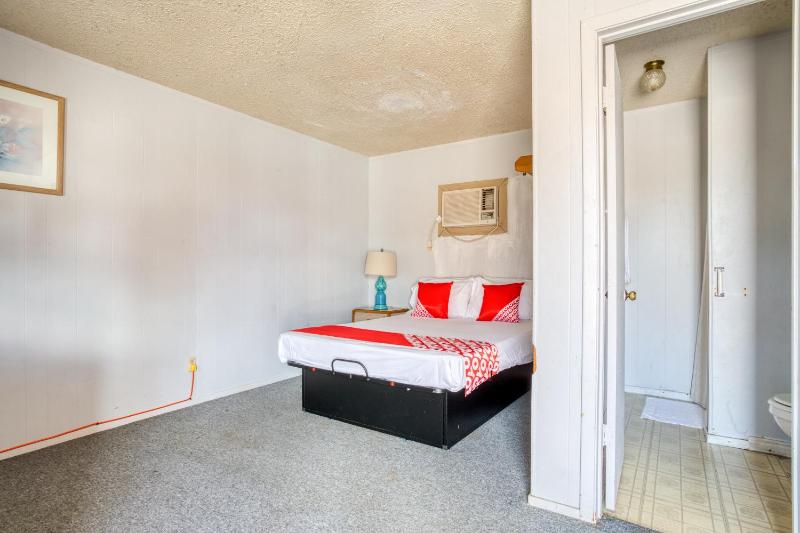 Queen Room image 2