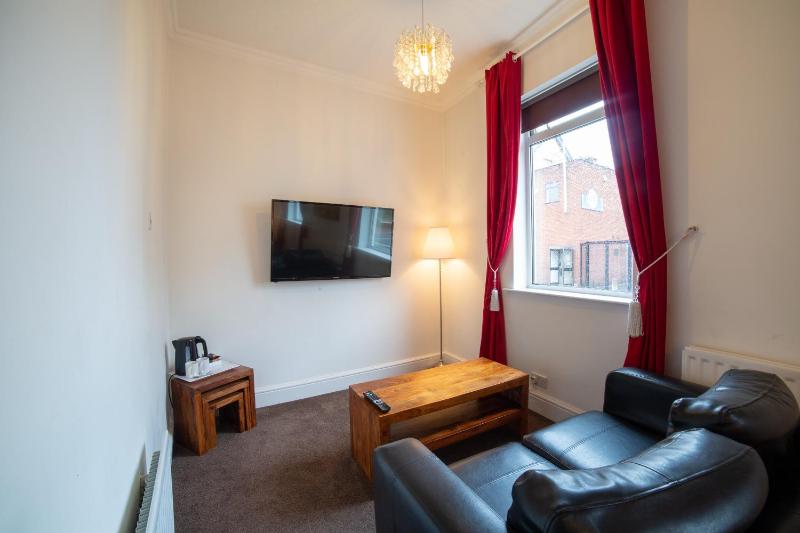 Standard Twin Room image 3