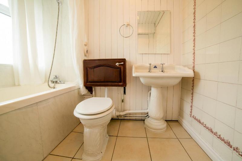 Standard Triple Room image 2