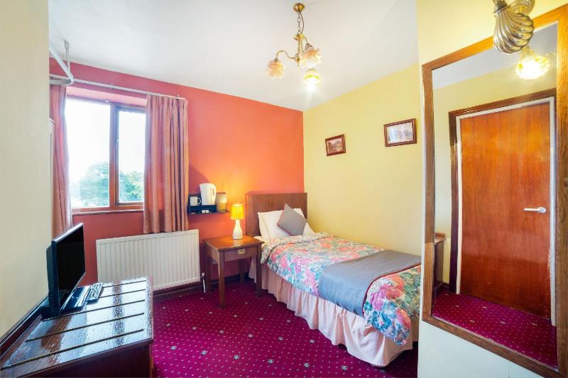 Standard Single Room image 3