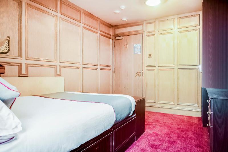 Standard Double Room image 3