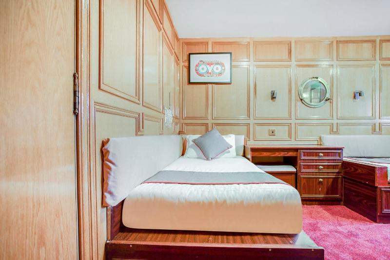 Standard Twin Room image 3