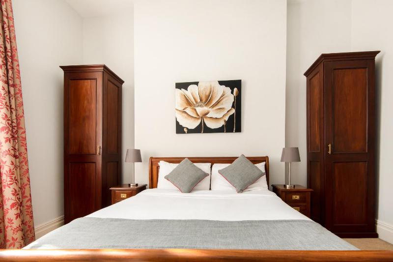 Deluxe Double Room image 3