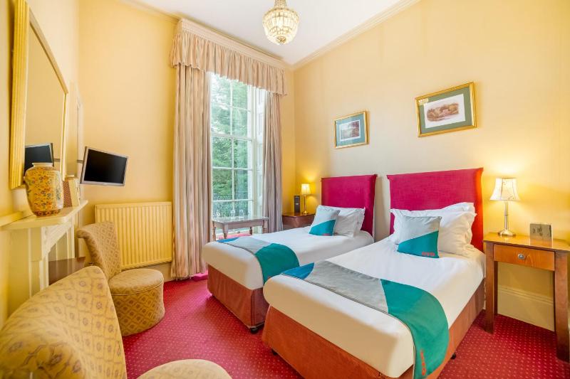 Standard Twin Room image 1