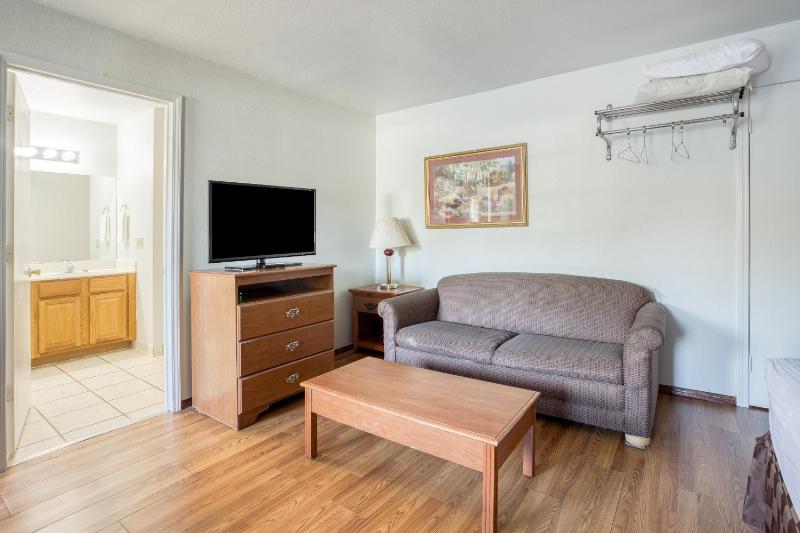 Premium 2 Queen Bed image 3