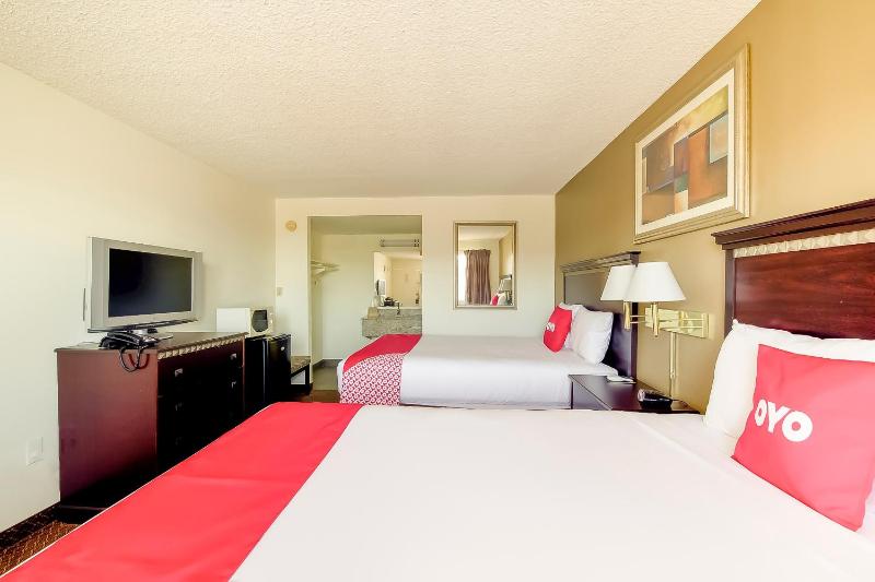 Queen Room with Two Queen Beds image 3