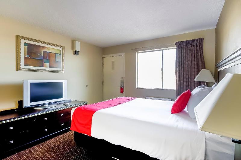 Queen Room image 3