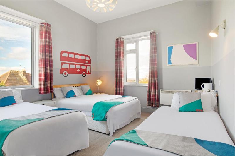 Standard Quadruple Room image 1