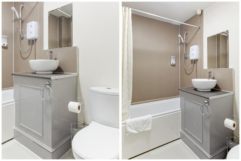 Standard Quadruple Room image 2