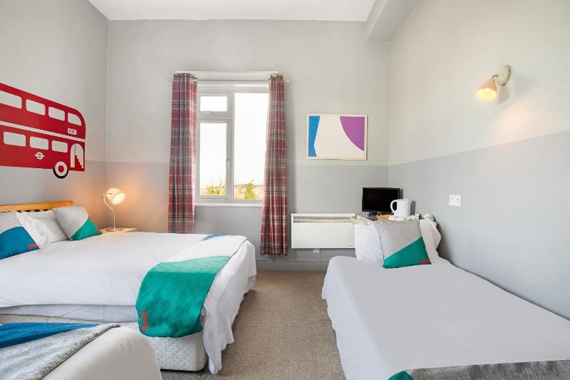Standard Quadruple Room image 4
