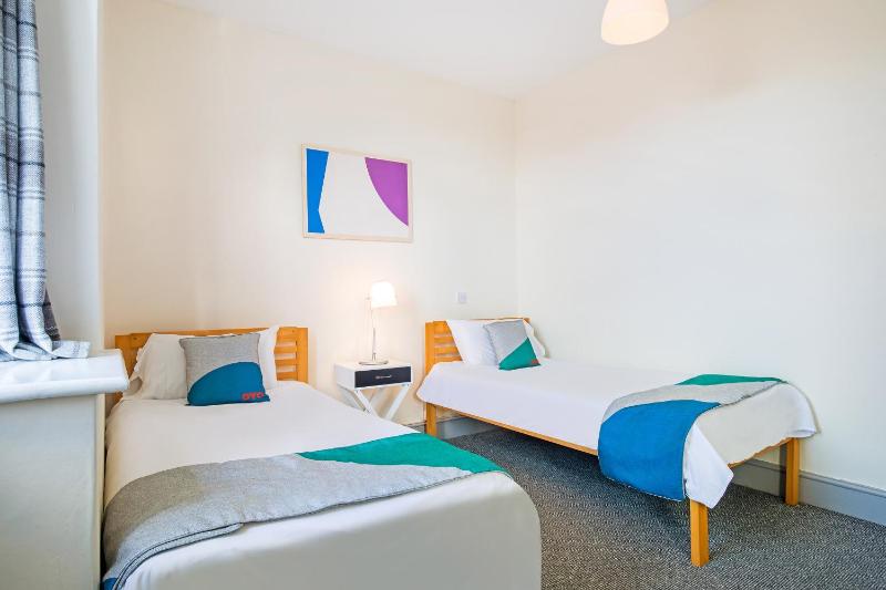 Standard Twin Room image 3