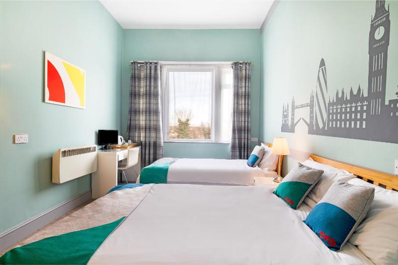 Standard Triple Room image 4