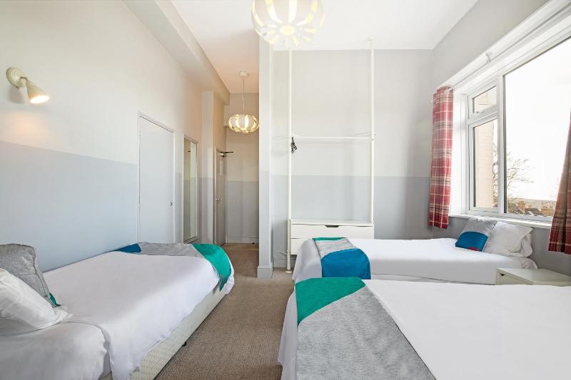 Standard Quadruple Room image 3