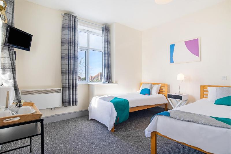 Standard Twin Room image 1