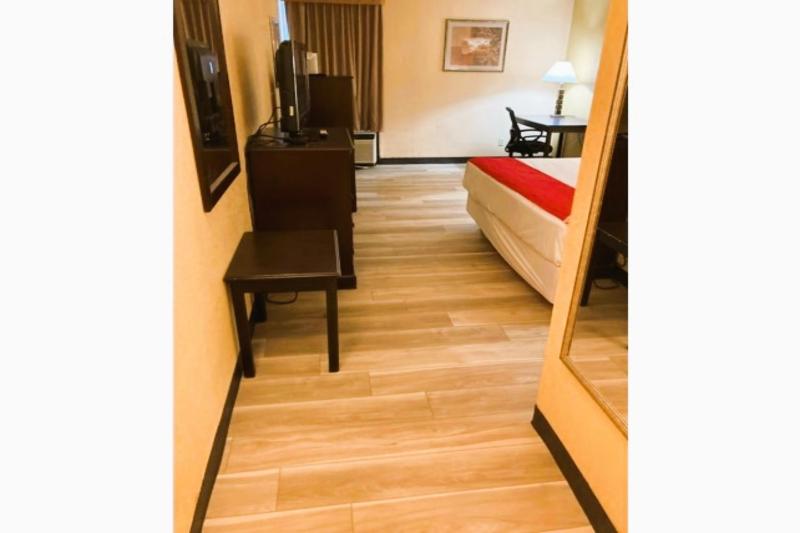 King Room image 4