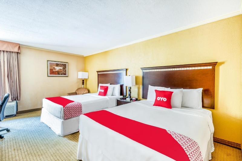 Queen Room with Two Queen Beds image 3