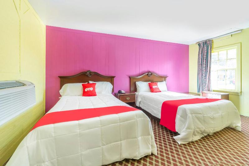 Double Room with Two Double Beds Smoking image 2